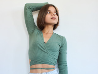 AdelinaMiau - Ich mag Musik. Ich lese gerne. Wandern. Ich schwimme gerne.